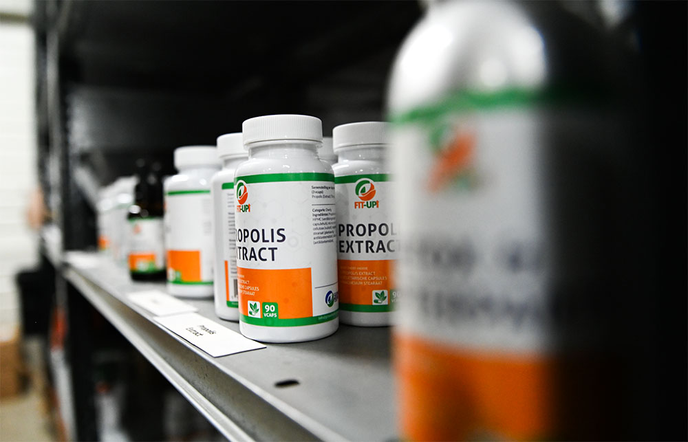 Supplementenmagazijn van Dutch-Smart met gecontroleerde opslagomstandigheden voor CBD en medicinale paddenstoelen