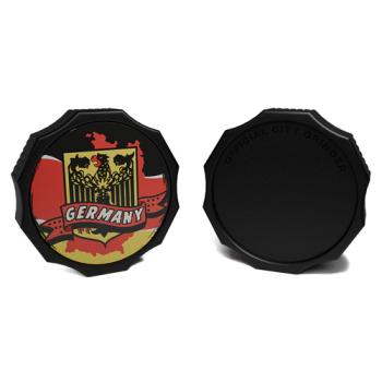 City Grinder Germany 55mm, zwarte 2-delige grinder met Duitse vlag-sticker en magneetsluiting