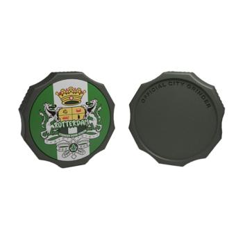 City Grinder Rotterdam open, twee helften van de 55mm grinder met tandsysteem zichtbaar